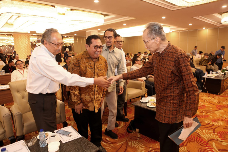 Ketua Umum SMSI Firdaus Hadiri KLB PWI di Hotel Paragon