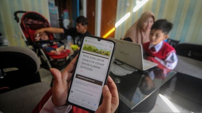 PPKM Darurat, 27 Juta Siswa Hingga Guru Dapat Bantuan Pulsa 