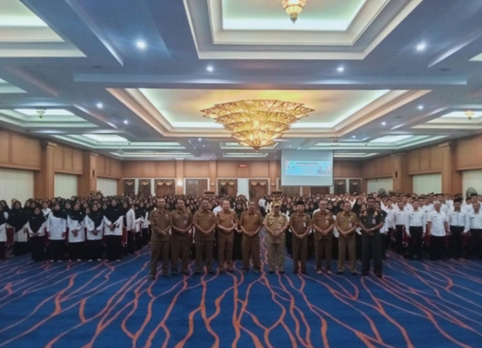 Bupati Sukiman Serahkan SK PPPK Pemkab Rohul Formasi Tahun 2022
