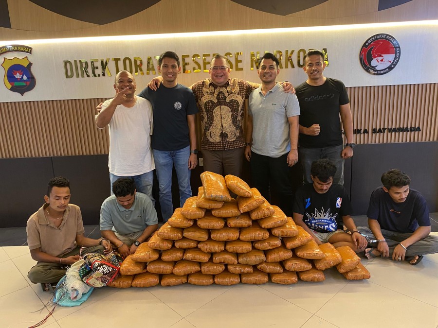 Penggerebekan Ganja di Sumbar, Empat Pemuda Diciduk, Puluhan Paket Disita
