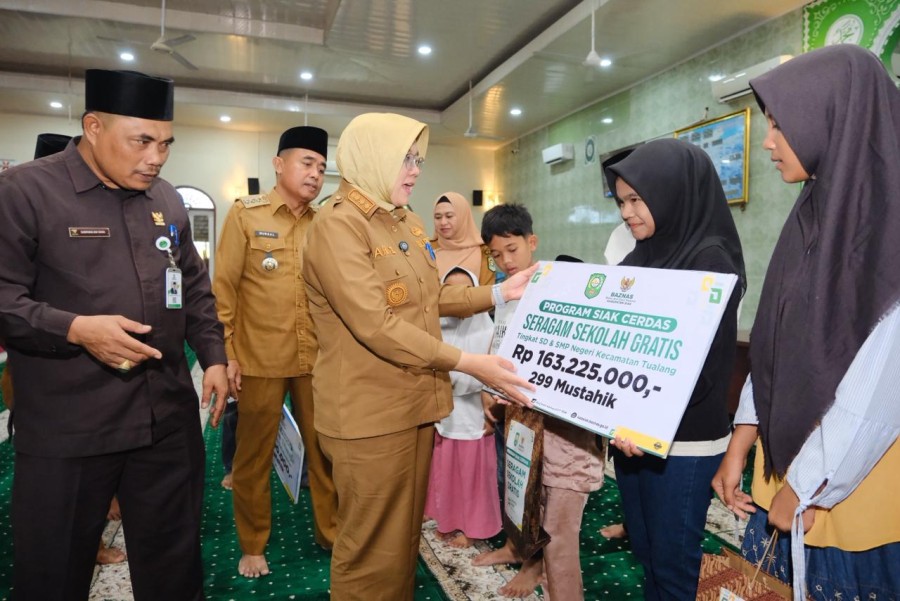 Sentuh Ribuan Anak, Program Santunan dan Seragam Gratis Resmi Bergulir di Siak