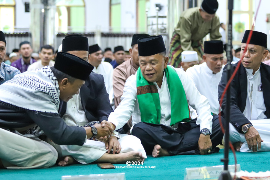 Plt Bupati Asmar Salat Idul Fitri di Masjid Agung Darul Ulum