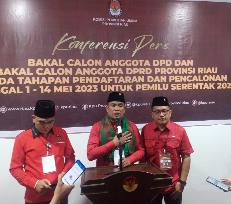 Daftarkan Bacaleg ke KPU Riau, PDI-P Riau Pasang Target 15 Kursi
