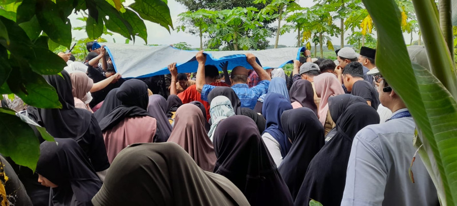 Dua Warga Riau Korban Erupsi Gunung Marapi Dimakamkan