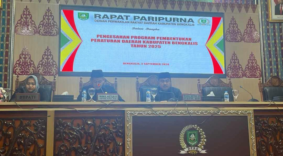 Seluruh Fraksi DPRD Bengkalis Terima Dua Laporan Pansus Ranperda Jadi Perda