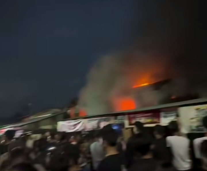 Kebakaran Hebat di Pekanbaru, Api Mengamuk di Pemukiman Padat