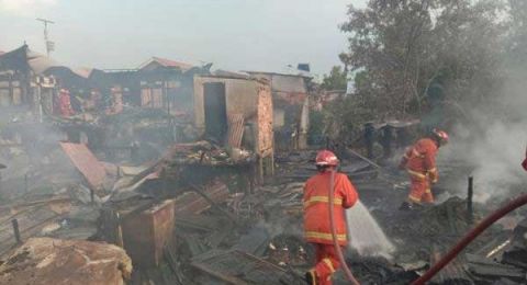 Kebakaran Terjadi di Dumai Kota, 6 Rumah dan 1 Masjid Ludes Terbakar