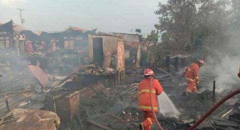 Kebakaran Terjadi di Dumai Kota, 6 Rumah dan 1 Masjid Ludes Terbakar