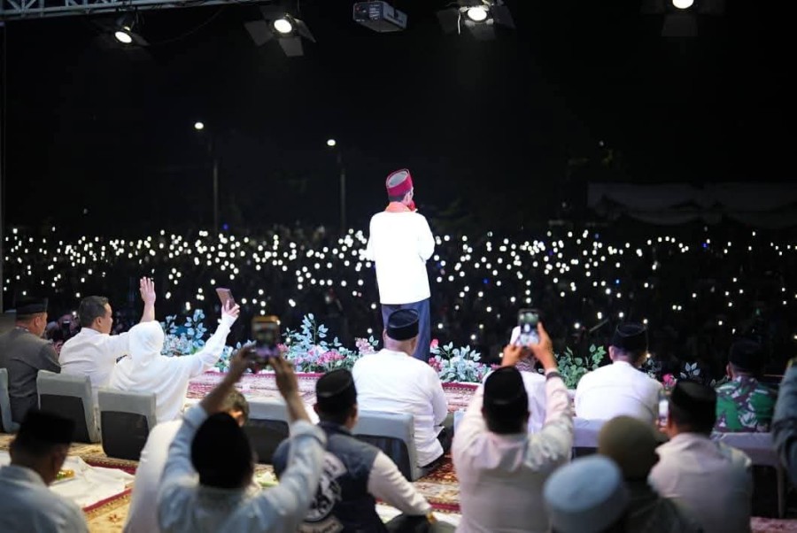 Lautan Manusia Padati Tabligh Akbar UAS di Siak