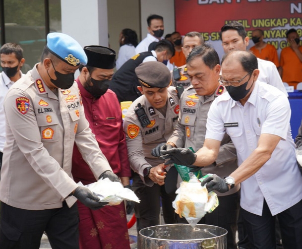 Polda Riau Musnahkan Narkotika Hasil Tangkapan dari 16 Tersangka