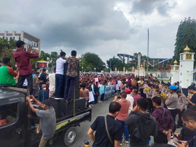 Penguasaan Lahan, Ratusan Massa Desa Kepau Jaya Minta Gubri Turun Tangan
