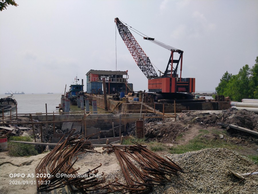 Proyek Dermaga Bea Cuka Pakning Diduga Gunakan Besi Berkarat
