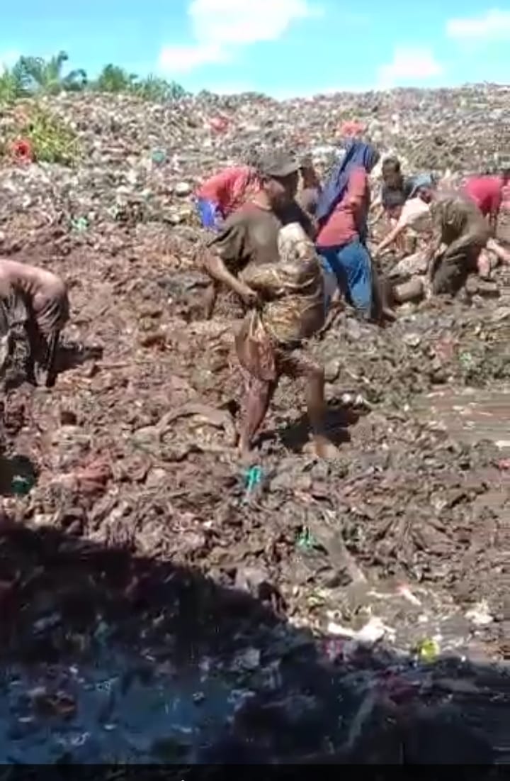 Setelah Dimusnahkan, 41 Ton Daging Ilegal Diserbu Pemulung