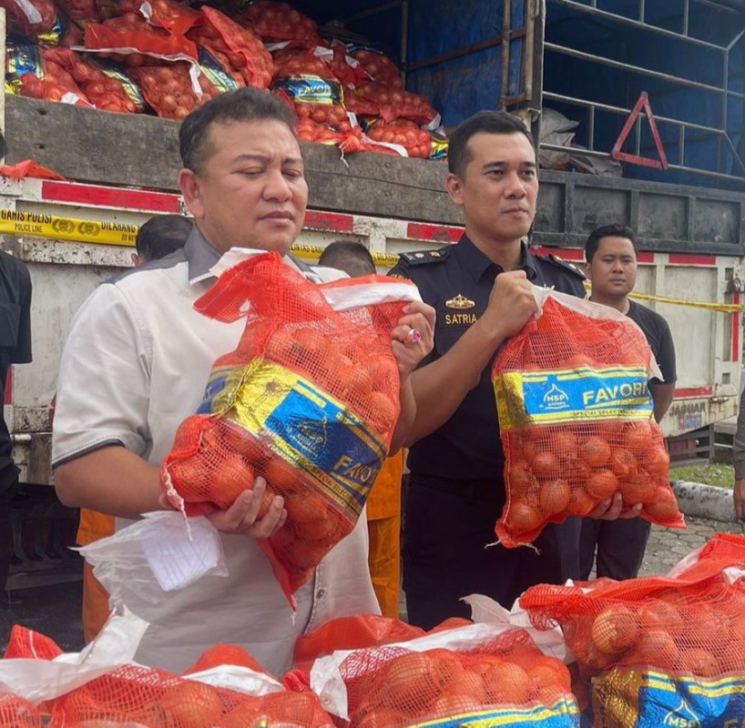 Polda Riau Tangkap 3 Truk Bermuatan  Bawang Bombay Ilegal di Tol Permai