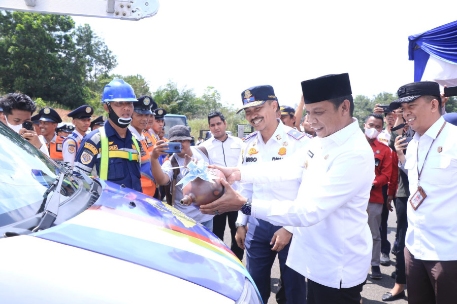 Pj Walikota Pekanbaru Launching Mobil Layanan Cepat LPJU dan Bus TMP Gratis Bagi ASN
