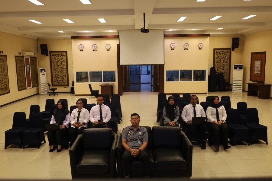 Kemenkum Riau Tingkatkan Kompetensi Petugas Loket Demi Pelayanan Lebih Prima