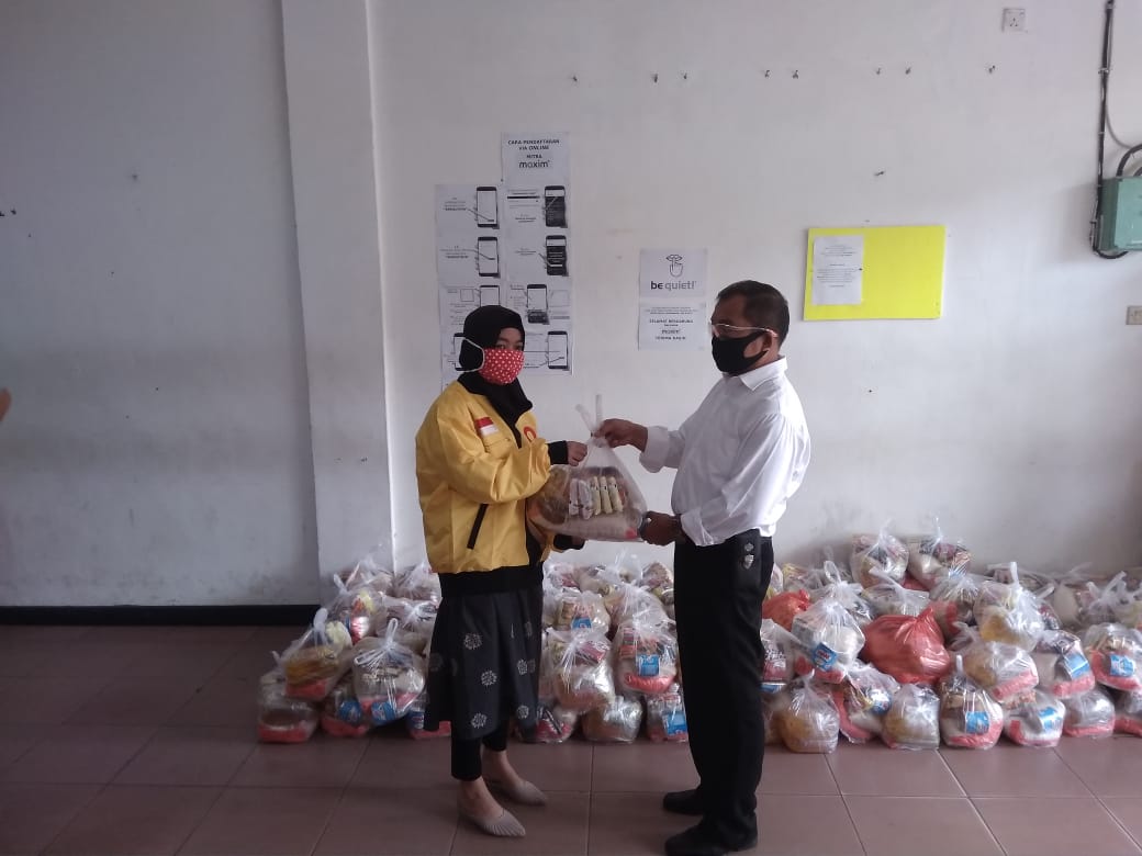 Ditengah Paceklik Akibat Corona, Driver Ojol Dapat Bantuan Sembako dari Polda Riau