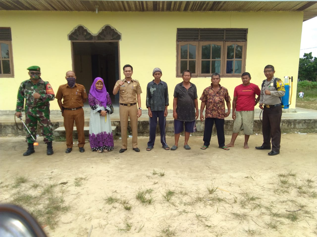 Giliran Masjid di Jl.Ikan Parang Di-disinfektan Koramail 01/Rumbai