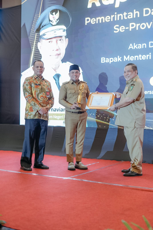 Bupati Zukri Terima Penghargaan PPD Terbaik I Provinsi Riau 2024