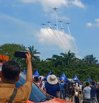 Jupiter Aerobatic Team Guncang Langit Pekanbaru, Putra Daerah Pimpin Atraksi Spektakuler