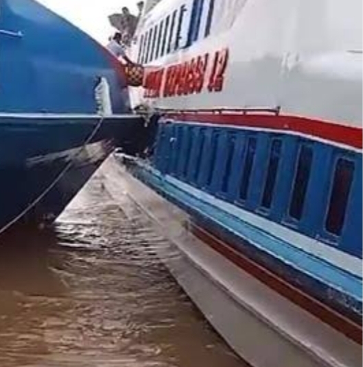 Dua Kapal Tabrakan di Tanjung Harapan, Penumpang Histeris