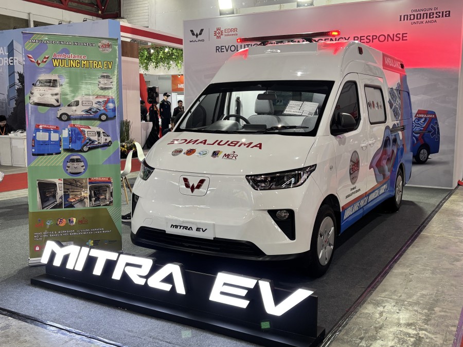 Wuling Hadirkan Mitra EV Ambulans Go Green di EDRR Indonesia 2025