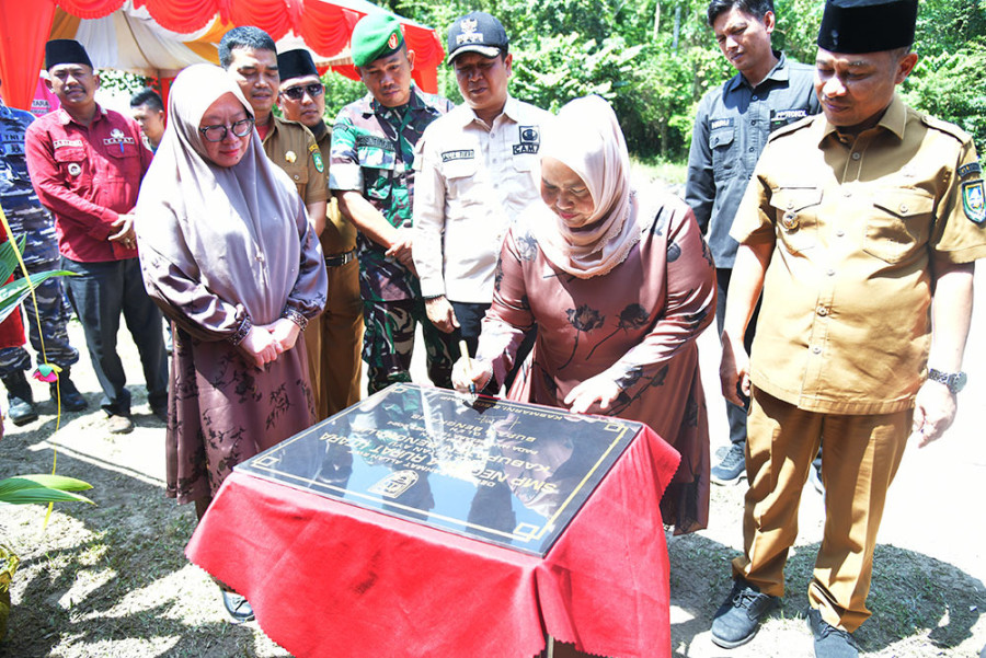 Wujud Kepedulian pada Pendidikan, Bupati Kasmarni Resmikan SMP 4 Rupat Utara