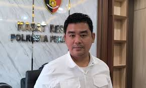 Polresta Pekanbaru Bongkar Gudang Limbah B3 Ilegal di Binawidya