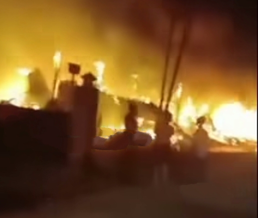 Api Lahap 12 Kios di Jalan Merak Pekanbaru, Dua Mobil Ikut Terbakar