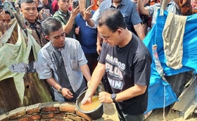 Kunjungi Kampung Bata Pekanbaru, Capres Anies Baswedan Disambut Ratusan Warga