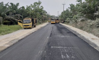 Percepat Proyek Strategis, Pemprov Riau Mulai Aspal Jalan Cerenti Lebih Cepat