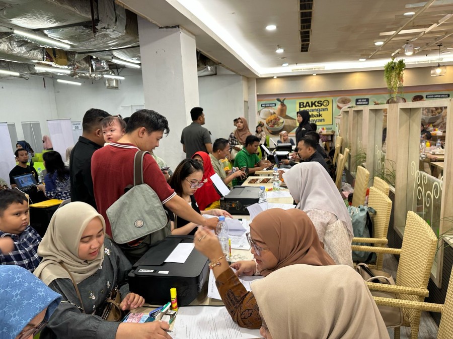 Layanan Eazy Passport Imigrasi Pekanbaru Diserbu Warga di Mall Ciputra Seraya