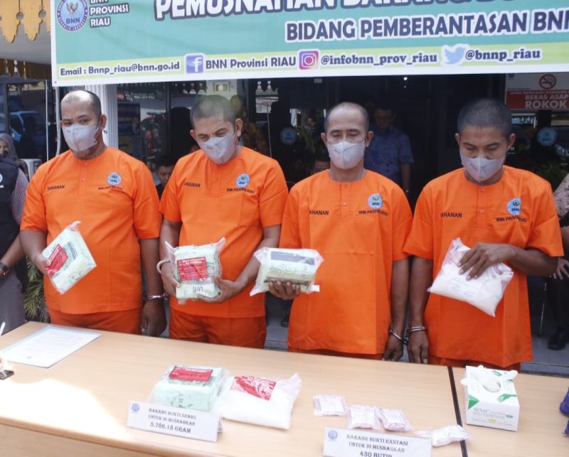 BNNP Riau Ringkus 4 Pengedar 5 Kg Sabu dan 479 Ekstasi Jaringan Internasional