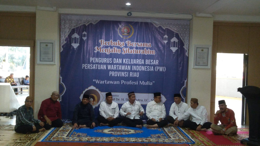 Tiga Gubri di Masanya Hadiri Bukber Keluarg Besar PWI Riau