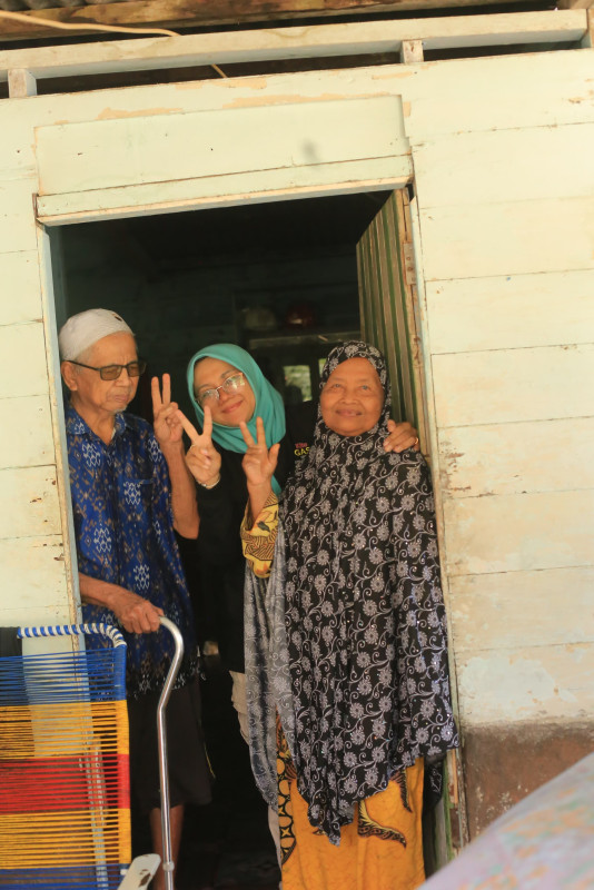 Mengalami Kebutaan, Tokoh Masyarakat Sabak Auh ini Dukung Dr Afni Jadi Bupati