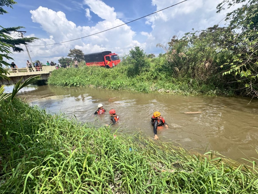Bocah 9 Tahun di Tambang Hilang Terseret Arus Parit Perumahan