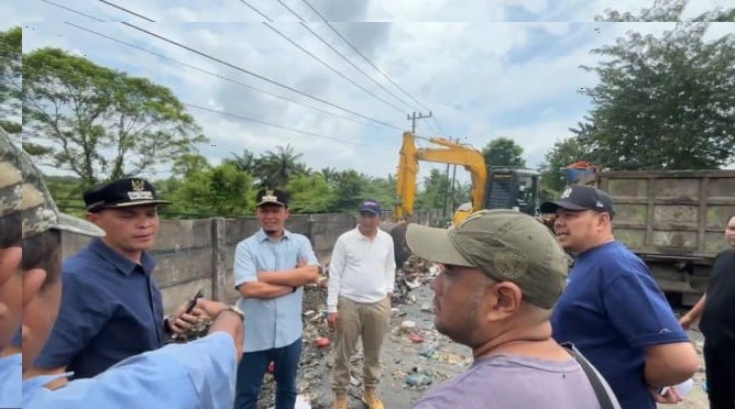 Pastikan Pekanbaru Bersih Usai Lebaran, Wako Agung Nugroho Sidak TPS Sampah