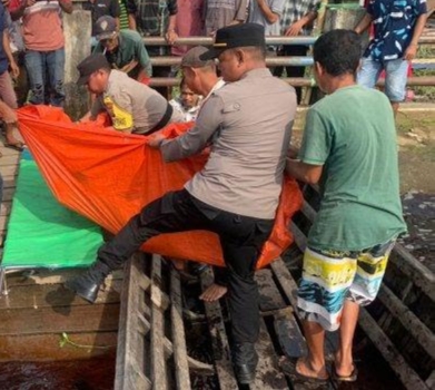 Jasad Pria Mengapung di Sungai Parit Amir Bikin Heboh Warga Gaung