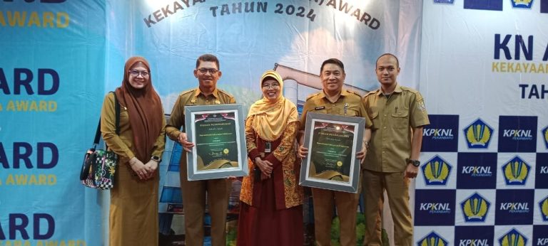 Diterima Sekda, Pelalawan Raih 2 Penghargaan dari KPKNL di KN Award 2024