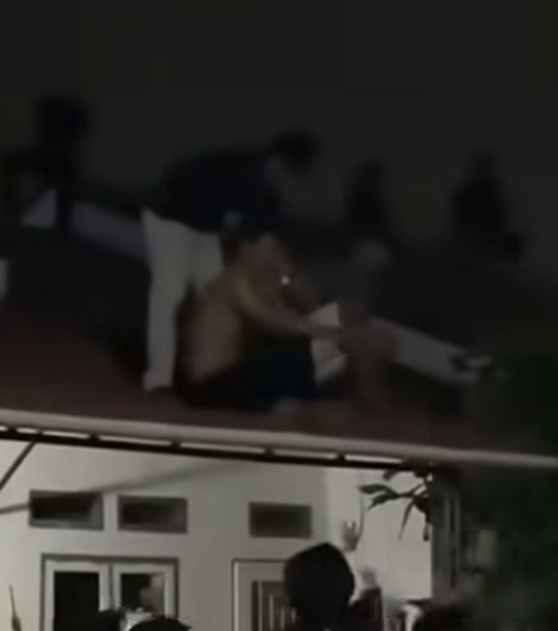 Dikejar Warga hingga Naik Atap, Jambret di Suka Karya Pekanbaru Diamankan