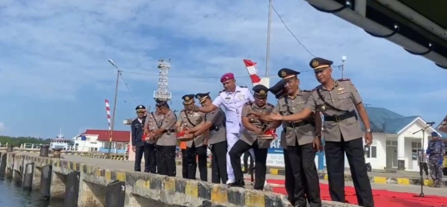 Kapolres Mentawai Pimpin Tabur Bunga di KM0 Tuapejat, Kenang Jasa Pahlawan Bhayangkara
