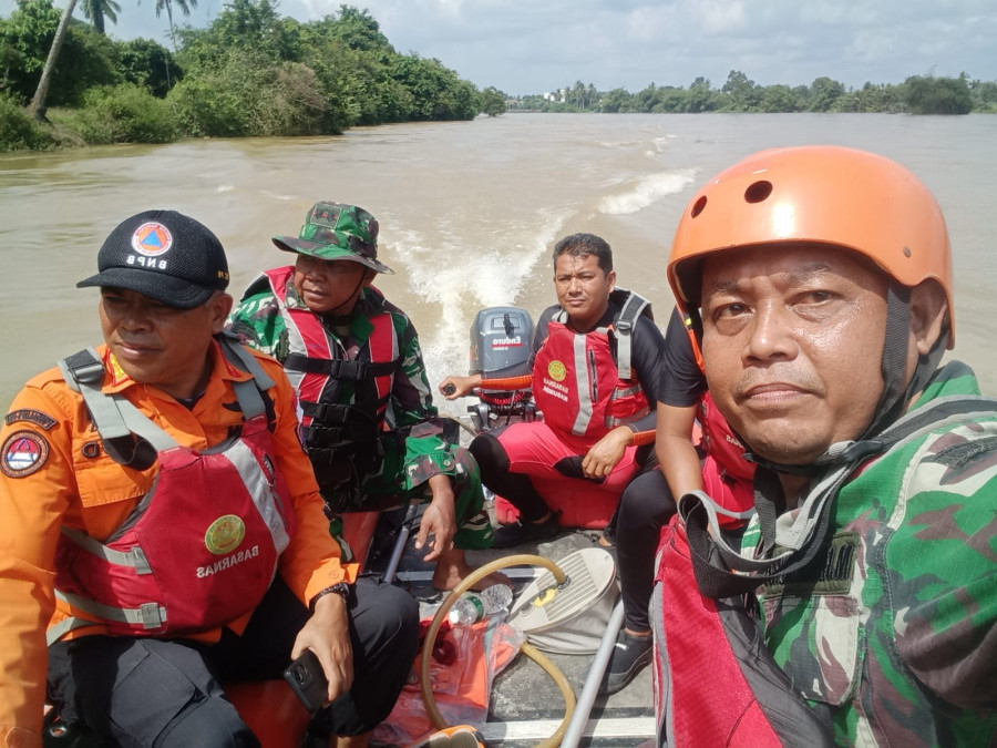 Tim Sar Susuri Sungai Kampar Cari Bocah 9 Tahun Hilang Terseret Arus
