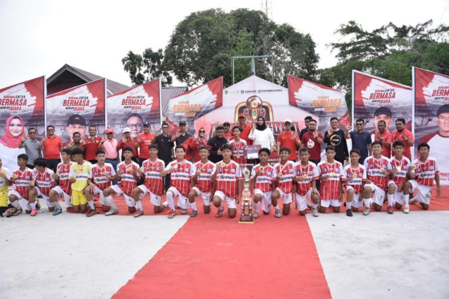 Bupati Kasmarni Tutup Turnamen Sepakbola IGORNAS Cup II