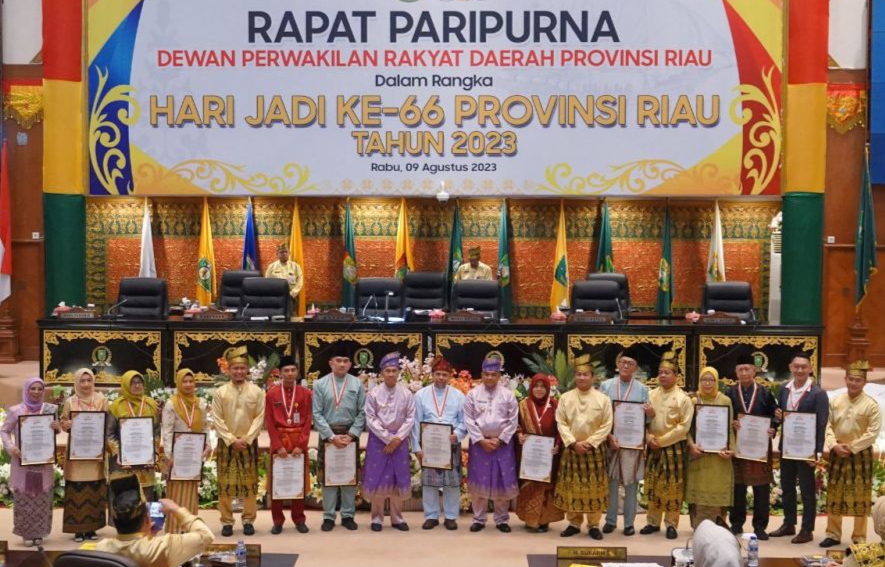 HUT ke-66, Pemprov Riau Beri Penghargaan pada 12 Tokoh Pejuang Daerah