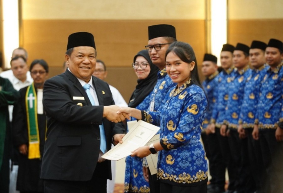 Plt Gubri Lantik dan Ambil Sumpah 301 ASN, Tekankan Integritas serta Profesionalisme