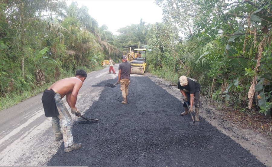 Pemprov Riau Lakukan Perbaikan Empat Ruas Jalan di Inhu dan Inhil
