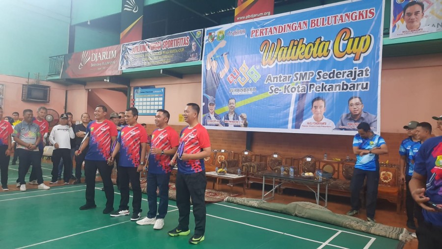 Meriahkan Hari Jadi ke-239, PBSI Pekanbaru Gelar Bulutangkis Walikota Cup 2023