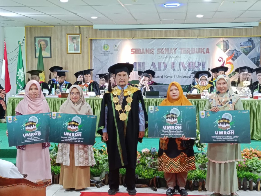 Rektor Saidul Amin Lepas Keberangkatan 4 Peserta Umroh Gratis UMRI