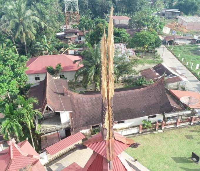 Ornamen Hias Masjid Jami' Air Tiris Disambar Petir