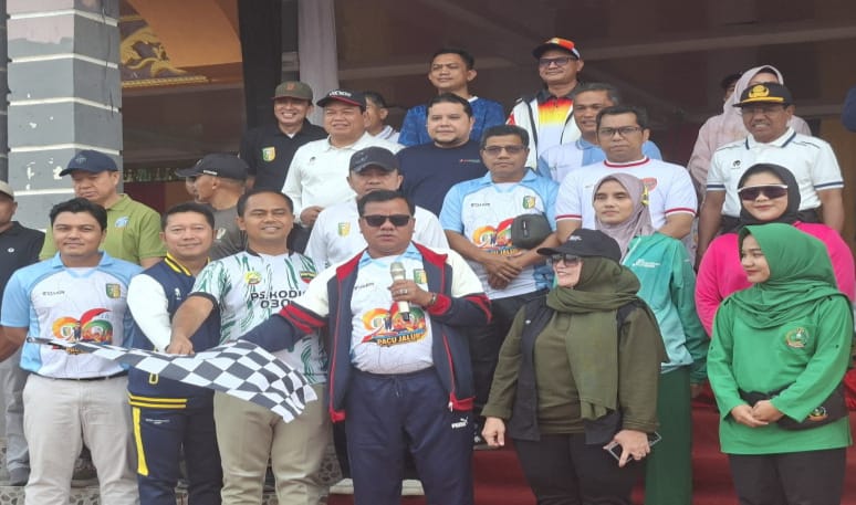 Bupati Suhardiman Resmi Buka Jalan Santai HUT Kuansing ke-26